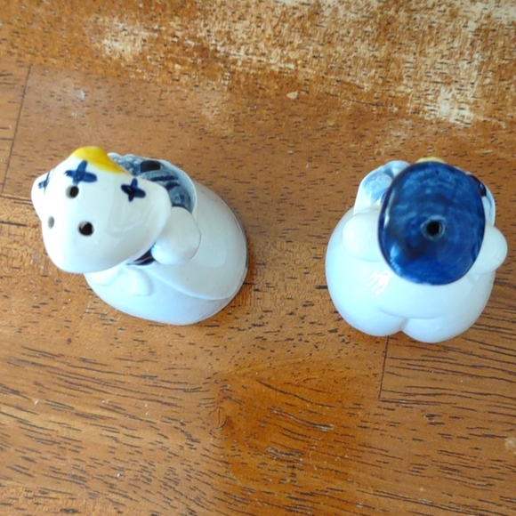 Cute Dutch Boy and Girl Salt and Pepper Shaker - Picture 3 of 6